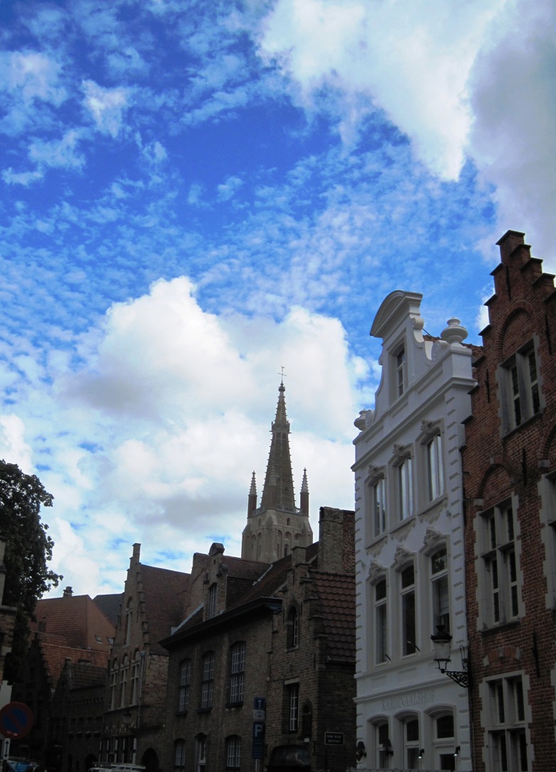 07- Bruges- Ancora una strada con un ristorante in via Sint-SalvatorsKerkhof